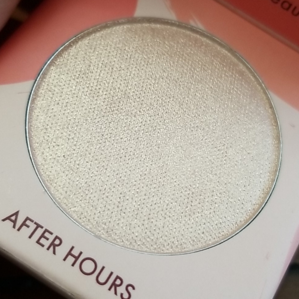 😺 WANDER BEAUTY HIGHLIGHTER